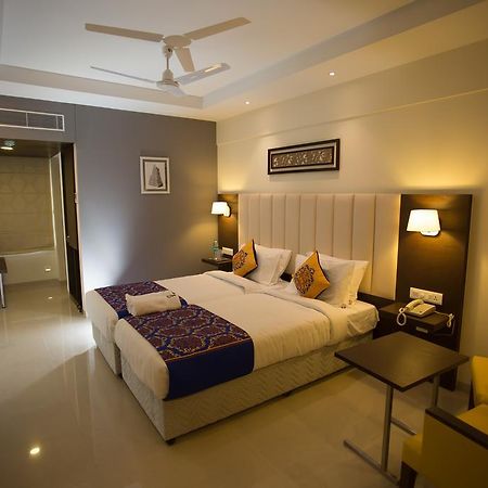 Hotel Ganpat Grand Palani Exterior foto