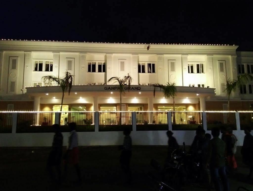 Hotel Ganpat Grand Palani Exterior foto