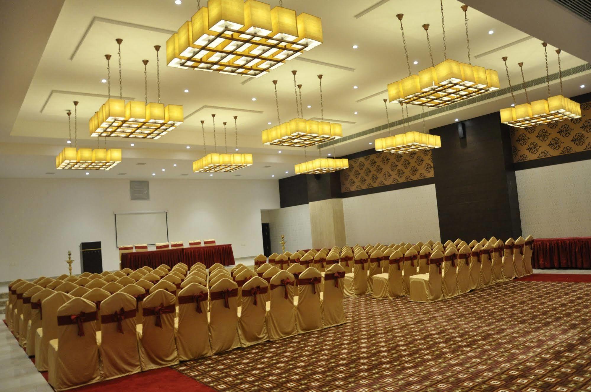 Hotel Ganpat Grand Palani Exterior foto